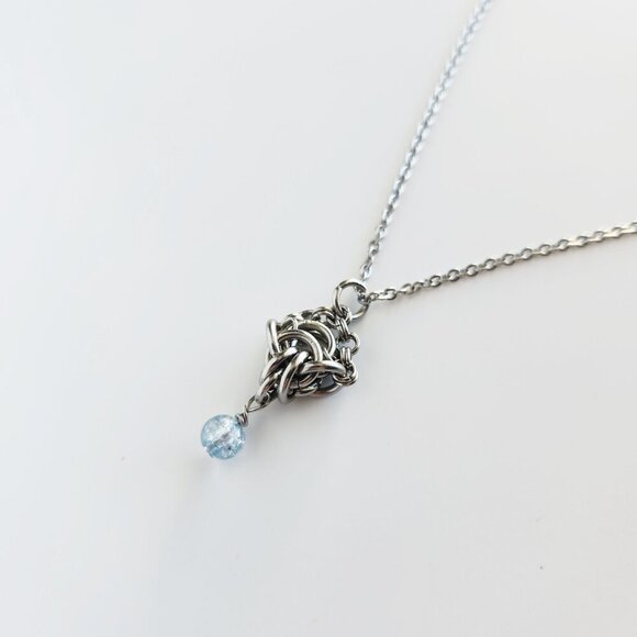 Vintage classic & elegant diamond-shaped silver necklace with a blue pearl - Picture 7 of 10